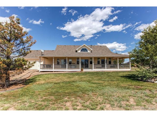 895 Antelope Dr W, Bennett, CO 80102