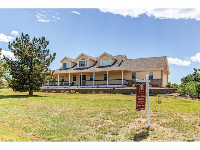 895 Antelope Dr W, Bennett, CO 80102