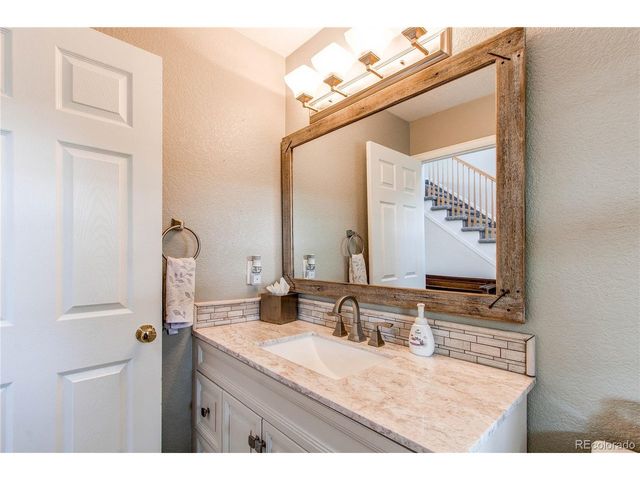 895 Antelope Dr W, Bennett, CO 80102