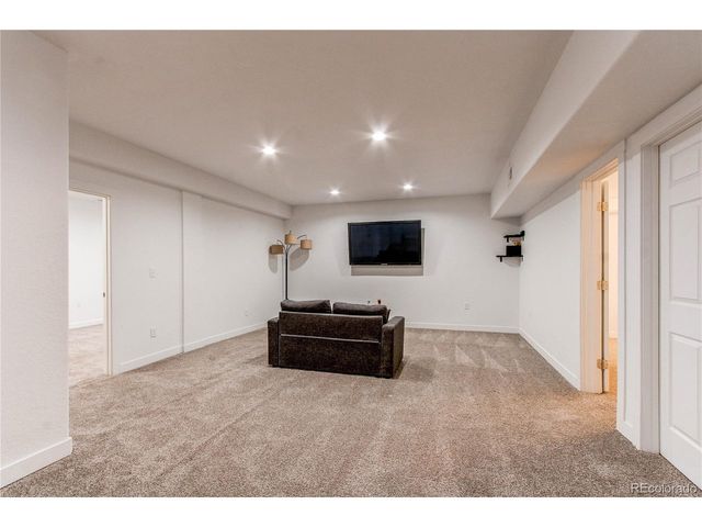 895 Antelope Dr W, Bennett, CO 80102