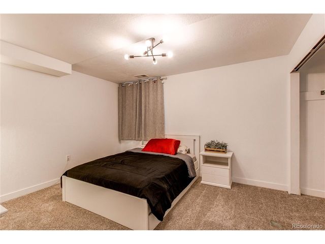 895 Antelope Dr W, Bennett, CO 80102