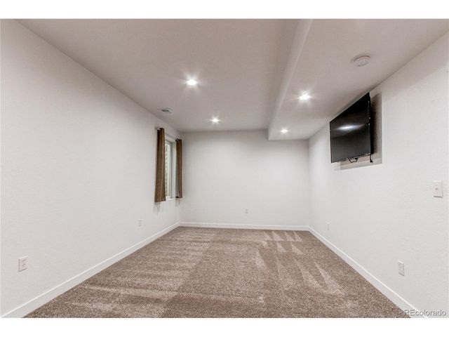 895 Antelope Dr W, Bennett, CO 80102