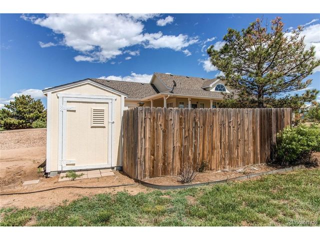 895 Antelope Dr W, Bennett, CO 80102