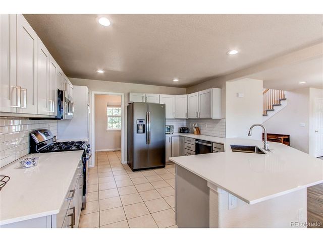 895 Antelope Dr W, Bennett, CO 80102