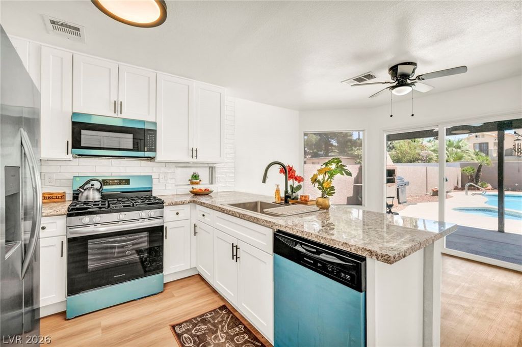 5322 Sandstone Drive, Las Vegas, NV 89142 — photo 4