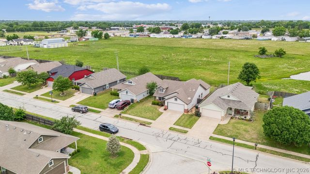 11431 E 110th Place N, Owasso, OK 74055