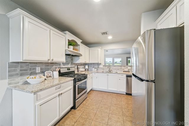 11431 E 110th Place N, Owasso, OK 74055