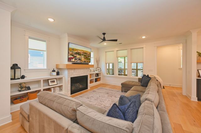 809 Gwynn Dr, Nashville, TN 37216
