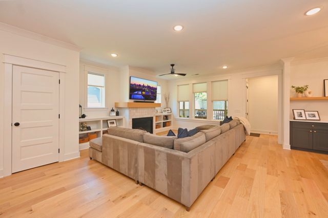 809 Gwynn Dr, Nashville, TN 37216