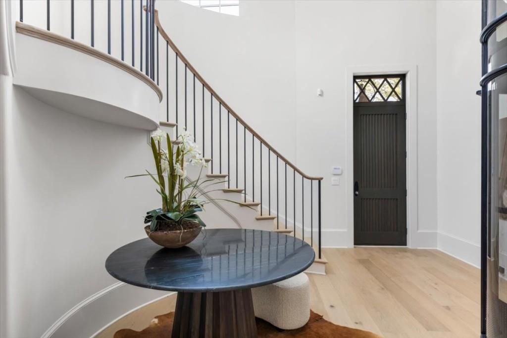 Image 7 of property listing at 221 Academy Street, Alpharetta, GA 30009
