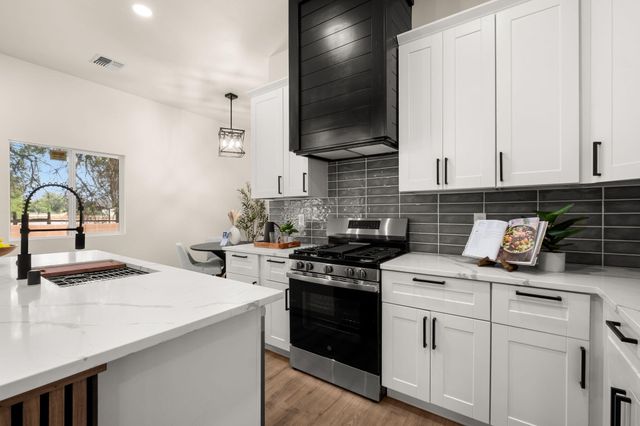 808 Montoya Street NW, Albuquerque, NM 87104