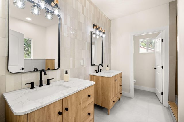 808 Montoya Street NW, Albuquerque, NM 87104