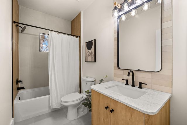 808 Montoya Street NW, Albuquerque, NM 87104