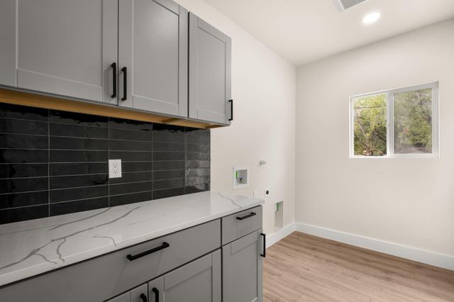 808 Montoya Street NW, Albuquerque, NM 87104