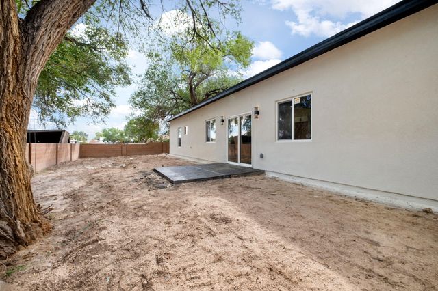 808 Montoya Street NW, Albuquerque, NM 87104