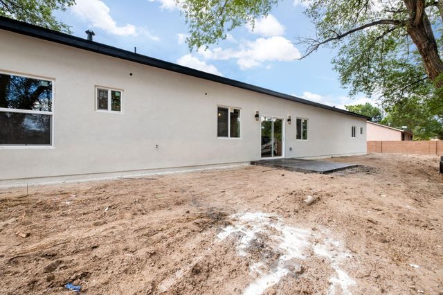 808 Montoya Street NW, Albuquerque, NM 87104