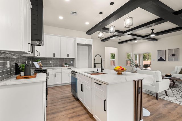 808 Montoya Street NW, Albuquerque, NM 87104