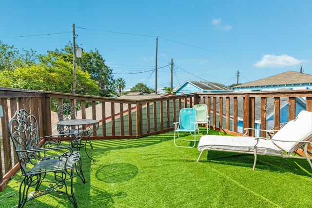 4123 Avenue Q, Galveston, TX 77550