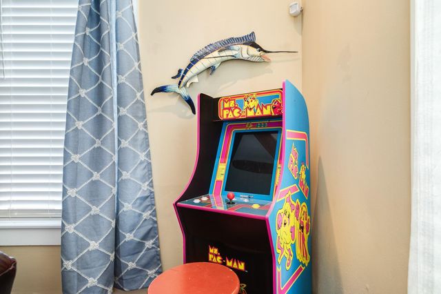 4123 Avenue Q, Galveston, TX 77550