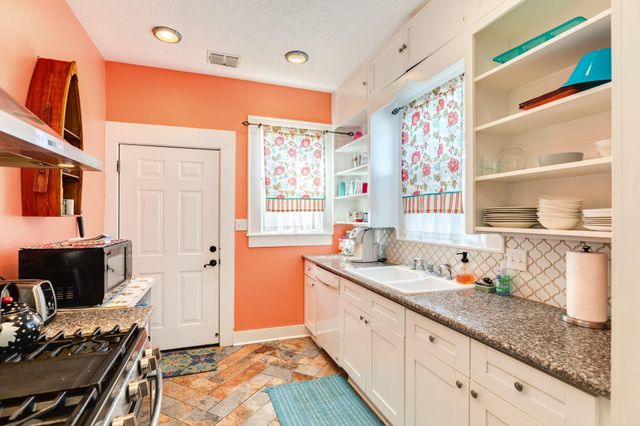 4123 Avenue Q, Galveston, TX 77550