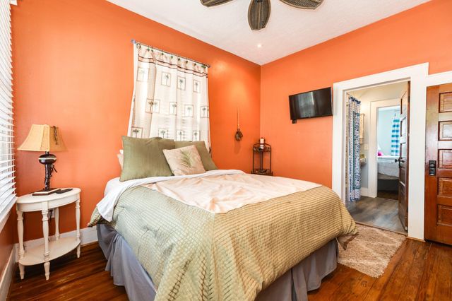 4123 Avenue Q, Galveston, TX 77550