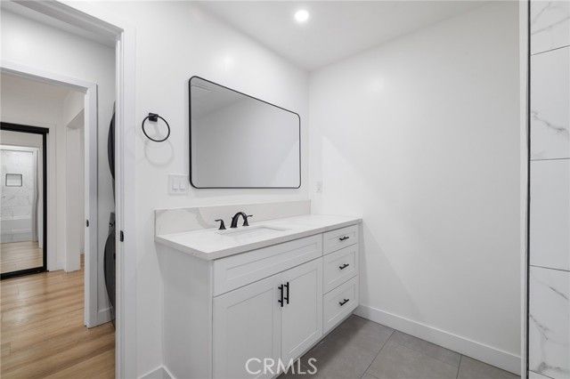 17000 Burbank Boulevard 301, Encino (los Angeles), CA 91316