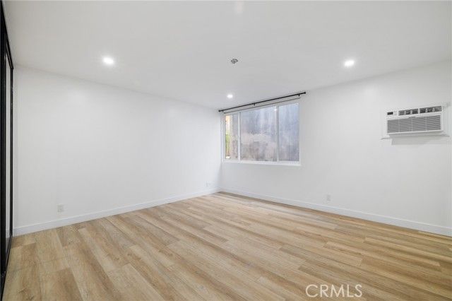 17000 Burbank Boulevard 301, Encino (los Angeles), CA 91316