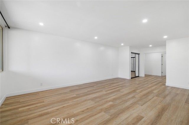 17000 Burbank Boulevard 301, Encino (los Angeles), CA 91316