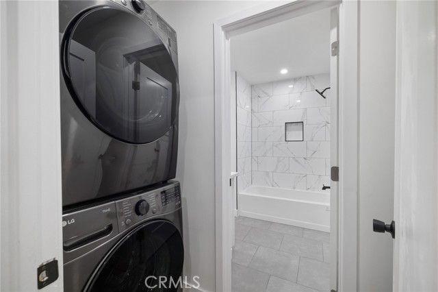 17000 Burbank Boulevard 301, Encino (los Angeles), CA 91316