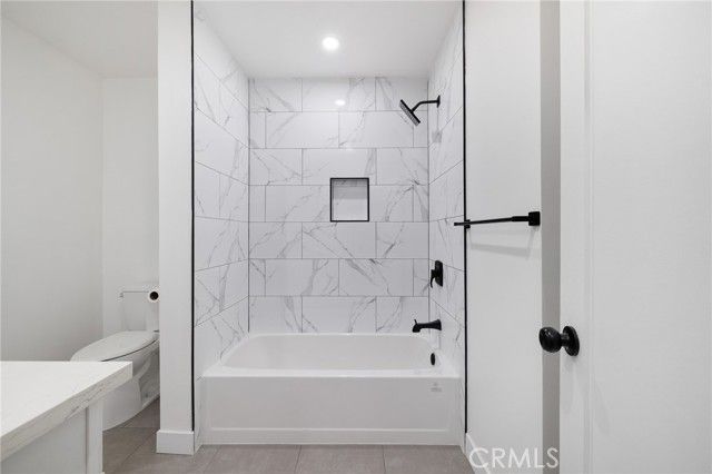 17000 Burbank Boulevard 301, Encino (los Angeles), CA 91316