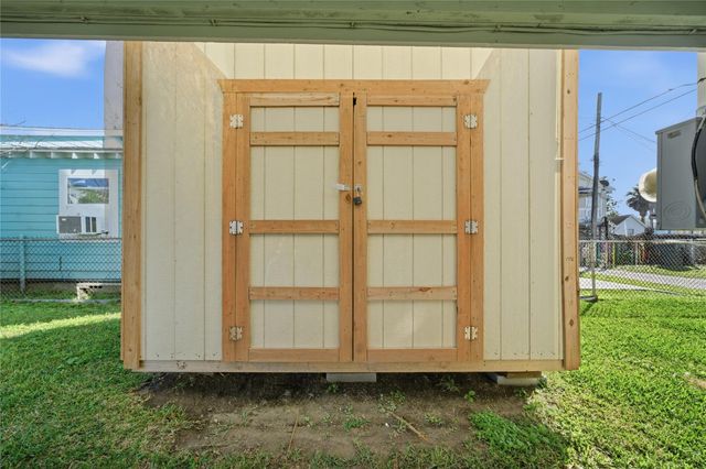 1912 55th Street, Galveston, TX 77551