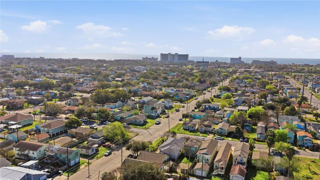 1912 55th Street, Galveston, TX 77551