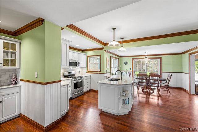 5910 Salt Road, Clarence, NY 14031