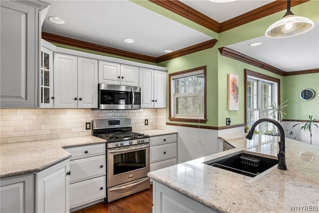 5910 Salt Road, Clarence, NY 14031