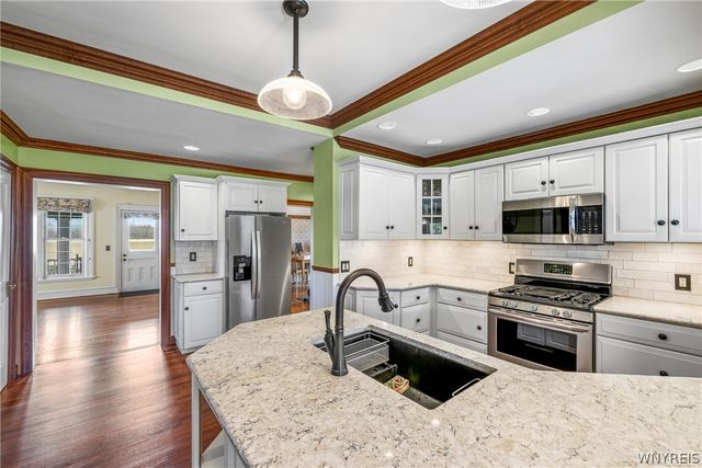 5910 Salt Road, Clarence, NY 14031