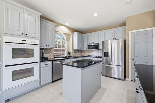 4312 Nicholas Court, Grand Prairie, TX 75052
