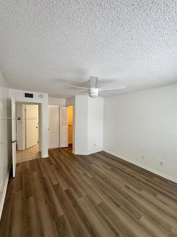 911 Coral Club Drive 911, Coral Springs, FL 33071