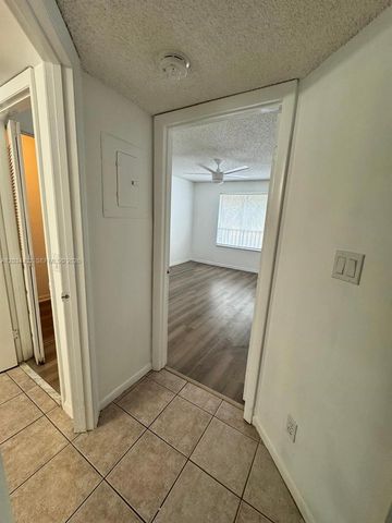 911 Coral Club Drive 911, Coral Springs, FL 33071