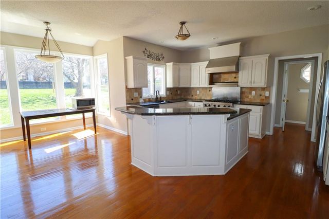 6215 Acuff Street, Shawnee Mission, KS 66216