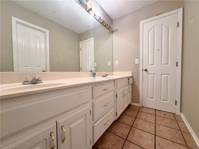 6215 Acuff Street, Shawnee Mission, KS 66216