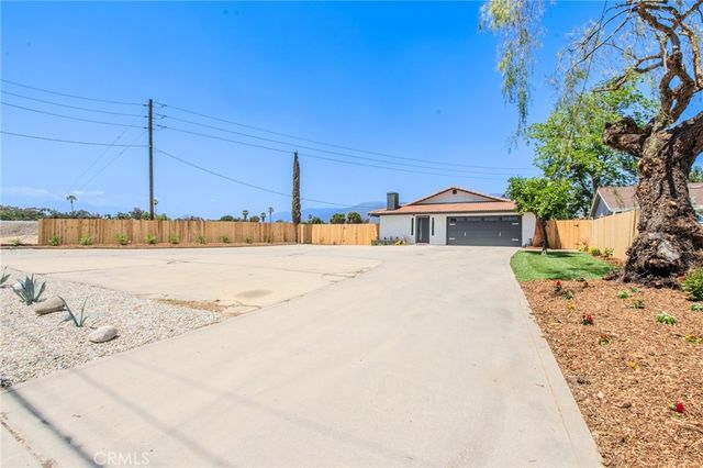 972 E Lynwood, San Bernardino, CA 92404