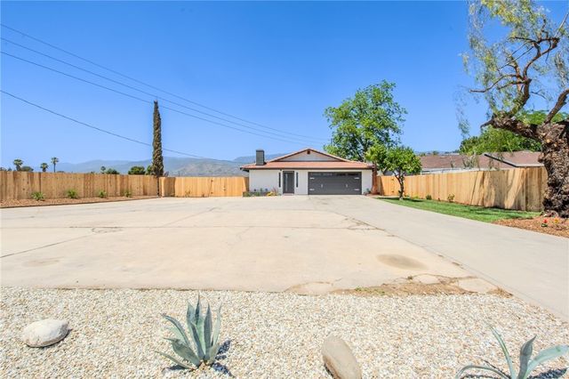 972 E Lynwood, San Bernardino, CA 92404