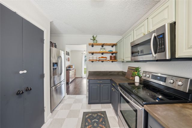 6924 Wooddale Drive, Watauga, TX 76148