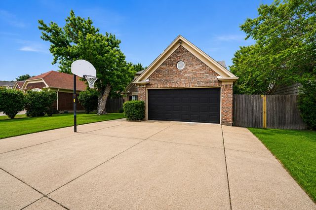 6924 Wooddale Drive, Watauga, TX 76148