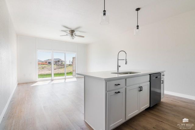 5525 Goheen Drive, Manhattan, KS 66503