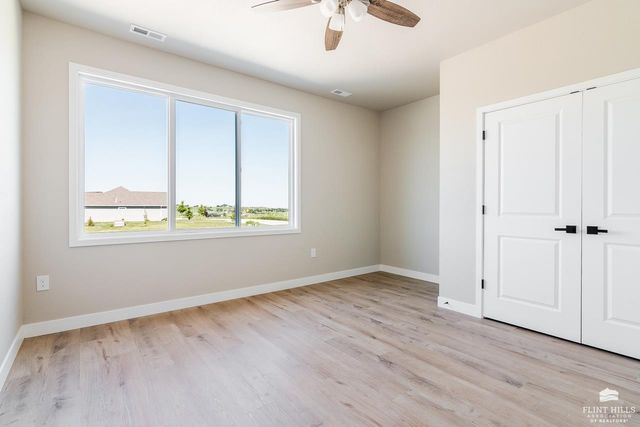 5525 Goheen Drive, Manhattan, KS 66503