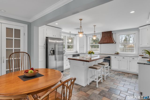 395 Boston Post Road, Madison, CT 06443