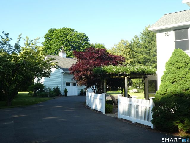 395 Boston Post Road, Madison, CT 06443