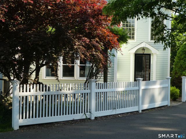 395 Boston Post Road, Madison, CT 06443