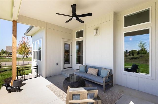 18617 Mohawk Lane, Overland Park, KS 66085